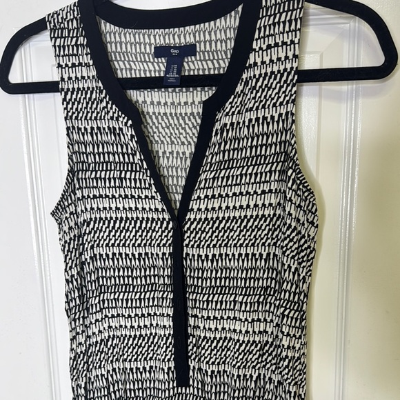 GAP Black and White Geometric Jumpsuit with Tapered Legs - Picture 3 of 7